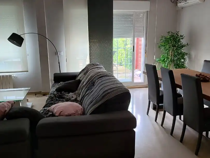 Sala de estar de Casa o chalet en venta en San Fernando de Henares con Aire acondicionado, Calefacción y Jardín privado