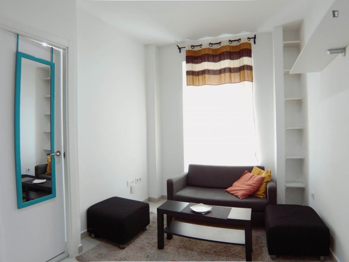 Study to rent in Puerta del Ángel
