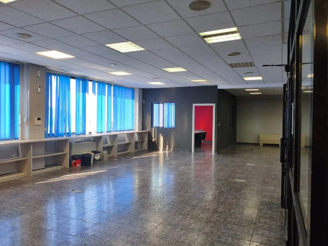 Nau industrial de lloguer en Peligros amb Calefacció i Alarma