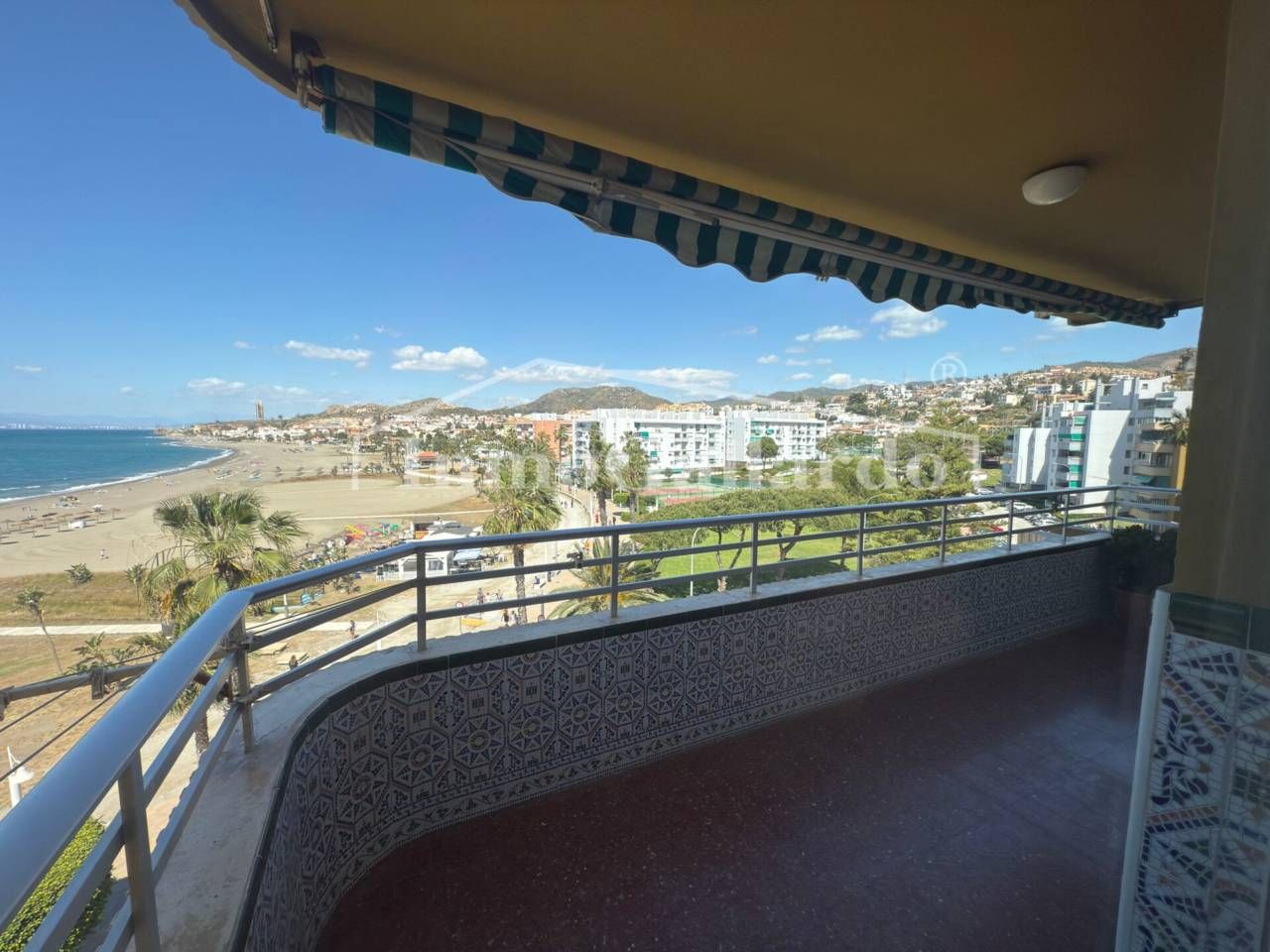 Vista exterior de Pis en venda en Rincón de la Victoria amb Terrassa, Moblat i Piscina comunitària