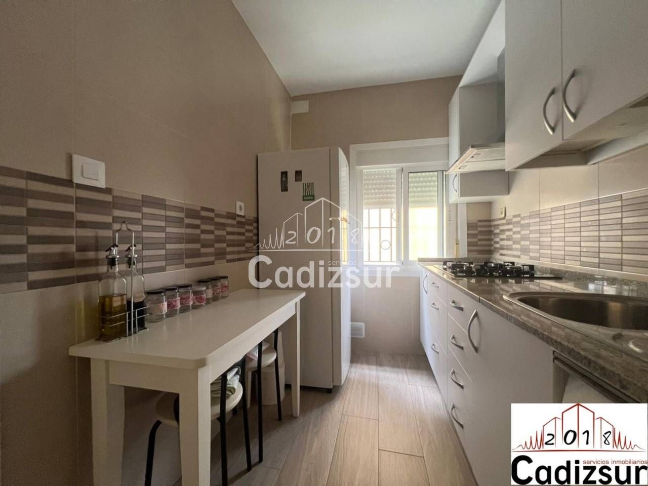 Kitchen of Flat to rent in  Cádiz Capital  with Terrace and Furnished