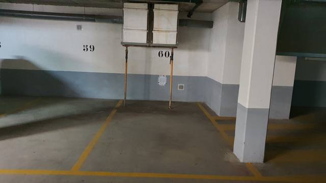 Garaje en Alquiler en Calle Profesor Manuel Clavero Arévalo, 2 en Colores -  Entreparques