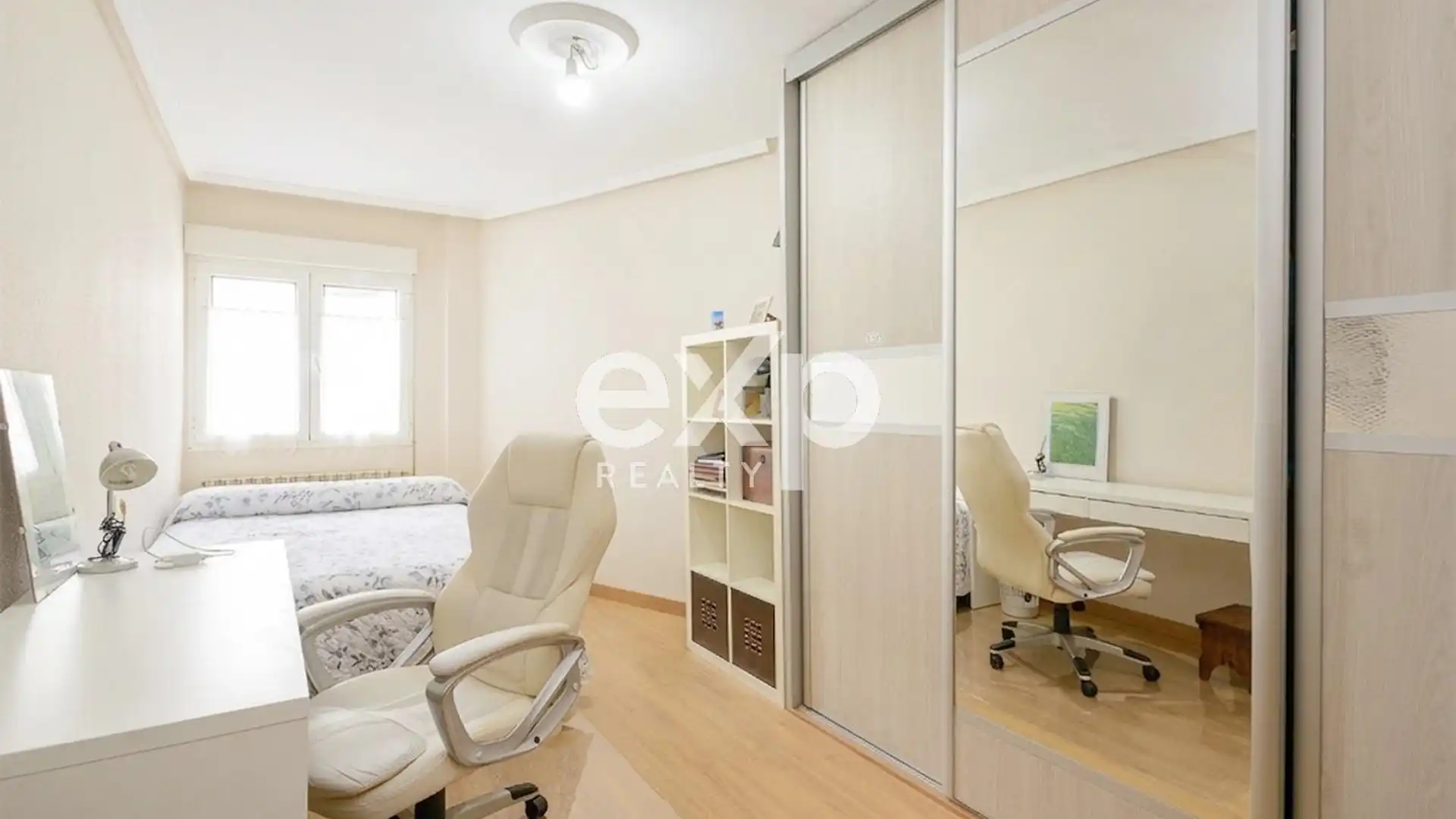 Habitación de Piso en venta en Oviedo  con Calefacción y Amueblado