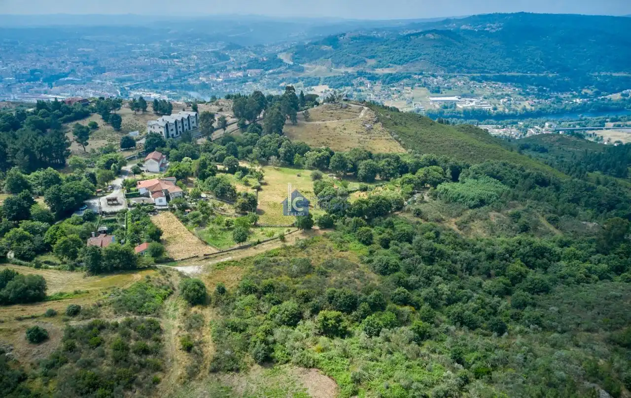 Casa o xalet en venda en Ourense Capital  amb Calefacció, Jardí privat i Traster