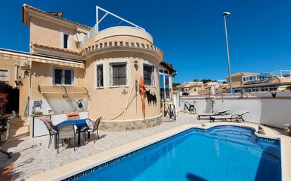 Vista exterior de Casa o xalet en venda en Pilar de la Horadada amb Aire condicionat, Calefacció i Jardí privat