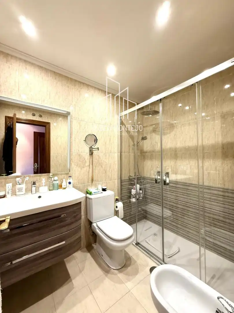 Bathroom of Flat for sale in Salamanca  with Heating, Terrace and Storage room