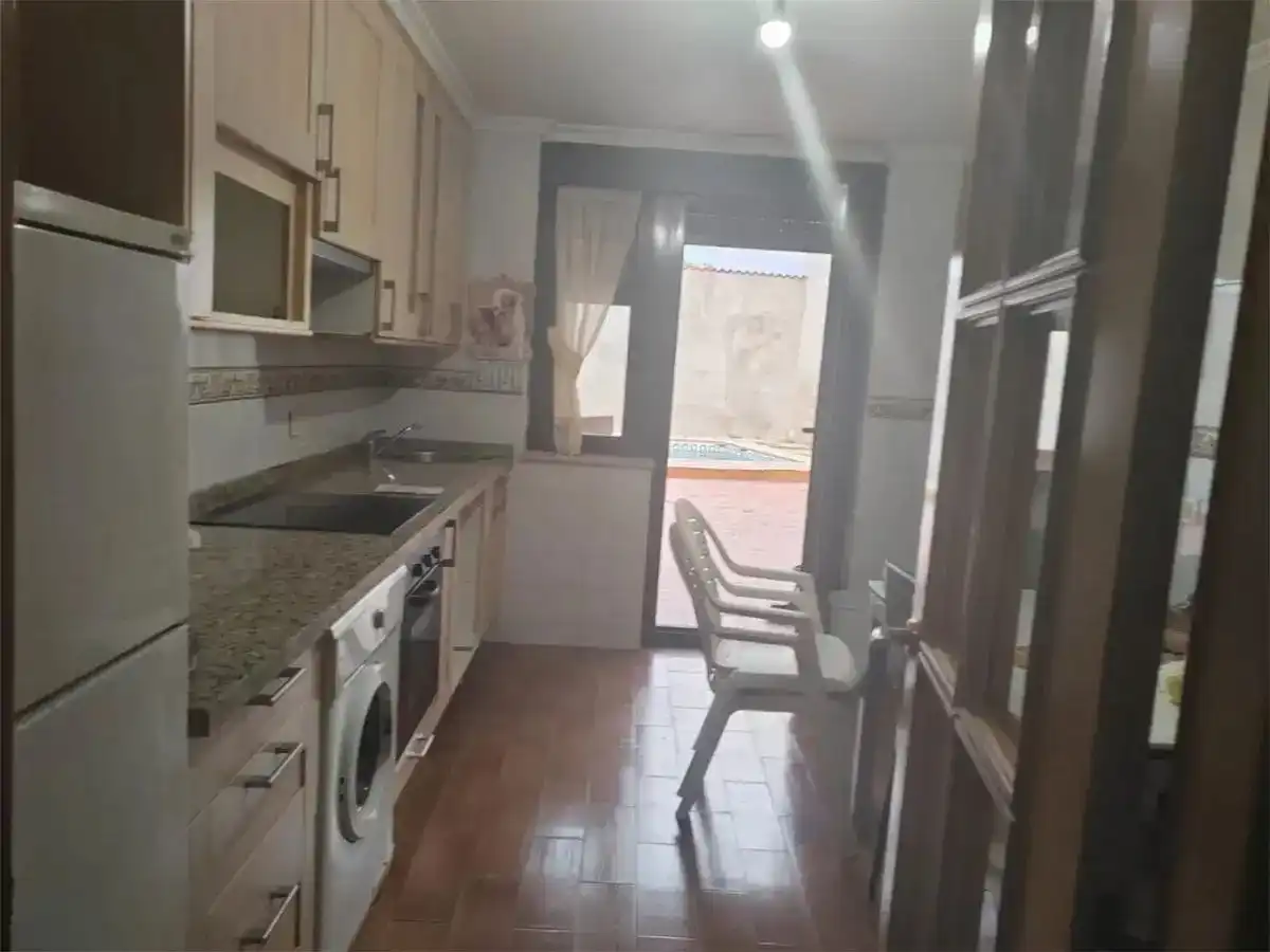 Cuina de Pis en venda en Santa Elena de Jamuz amb Jardí privat, Traster i Piscina