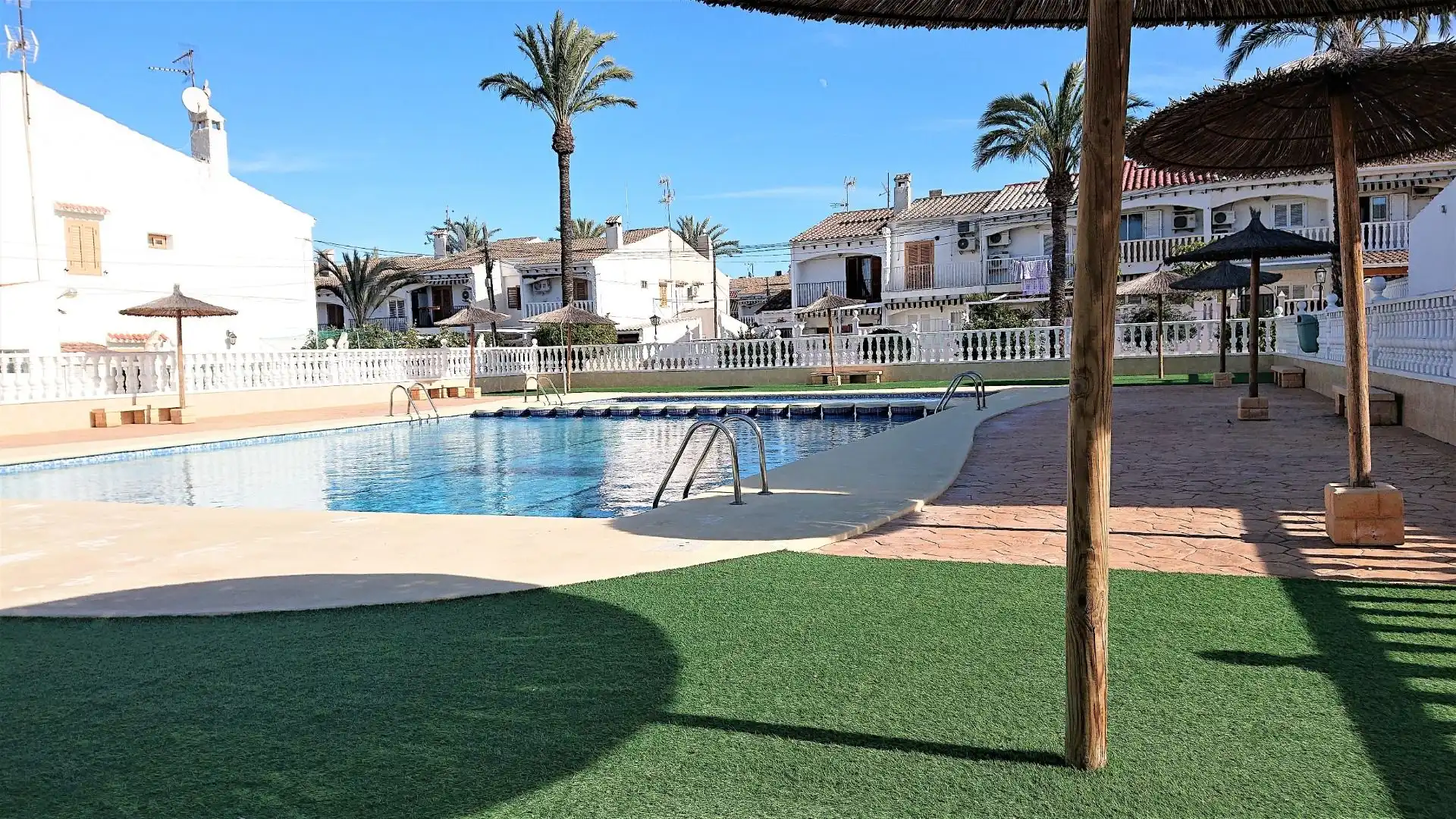 Piscina de Casa adosada de alquiler en Santa Pola con Aire acondicionado, Jardín privado y Terraza