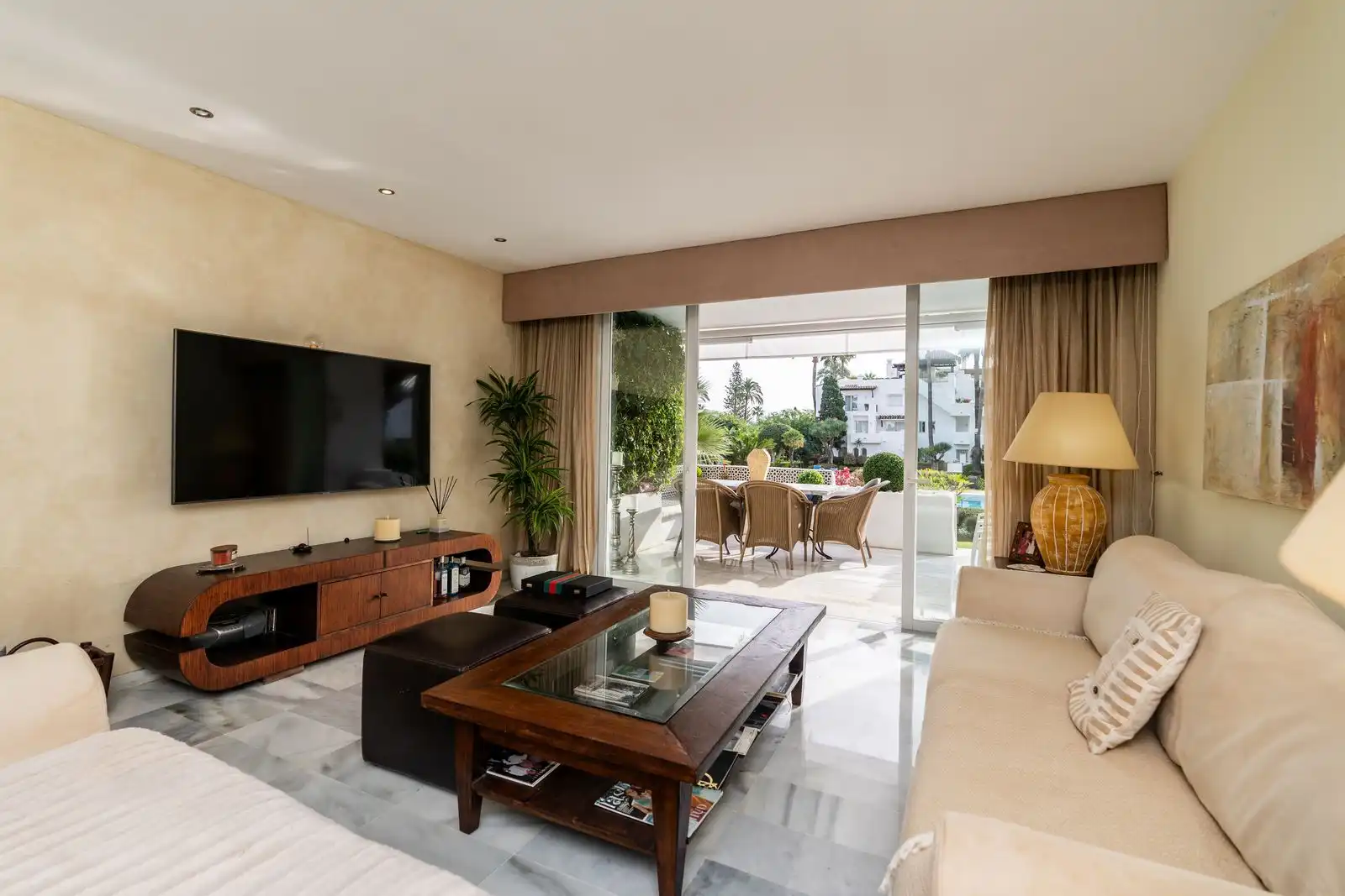 Sala d'estar de Apartament en venda en Estepona amb Terrassa, Traster i Moblat
