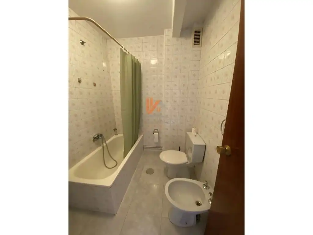 Badezimmer von Wohnung zur Miete in Santiago de Compostela  mit Heizung und Möbliert