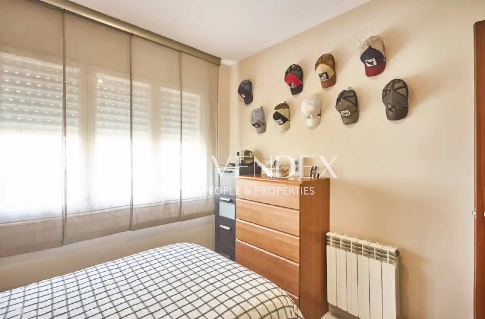 Habitación de Casa adosada en venta en Viladecans con Calefacción, Jardín privado y Terraza