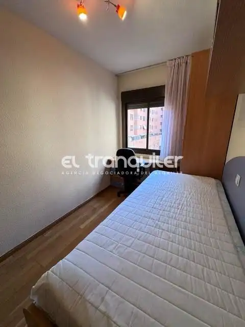 Bedroom of Flat for rent in Madrid  with Air Conditioner, Swimming Pool and Furnished