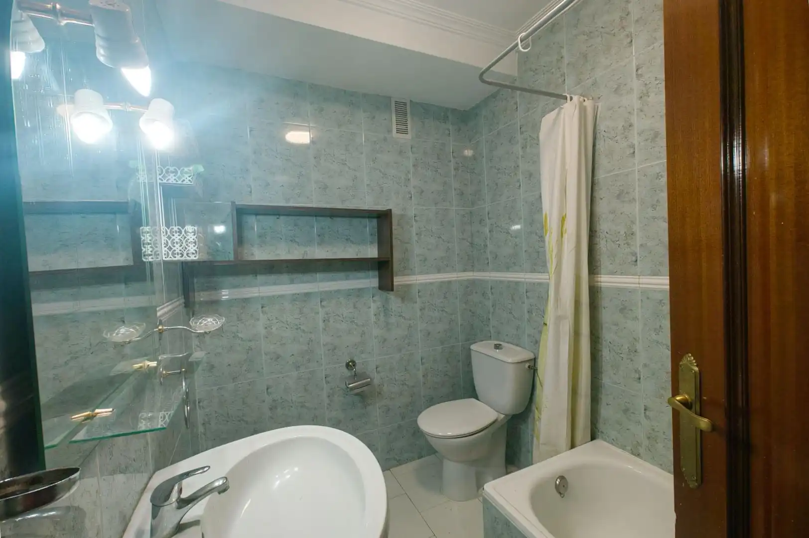Bathroom of Flat for sale in Jaén