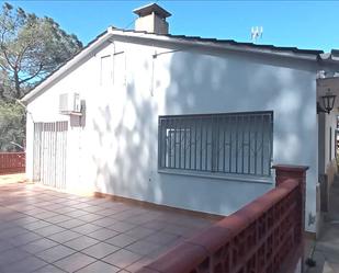 Vista exterior de Finca rústica en venda en Castellví de Rosanes amb Terrassa i Piscina