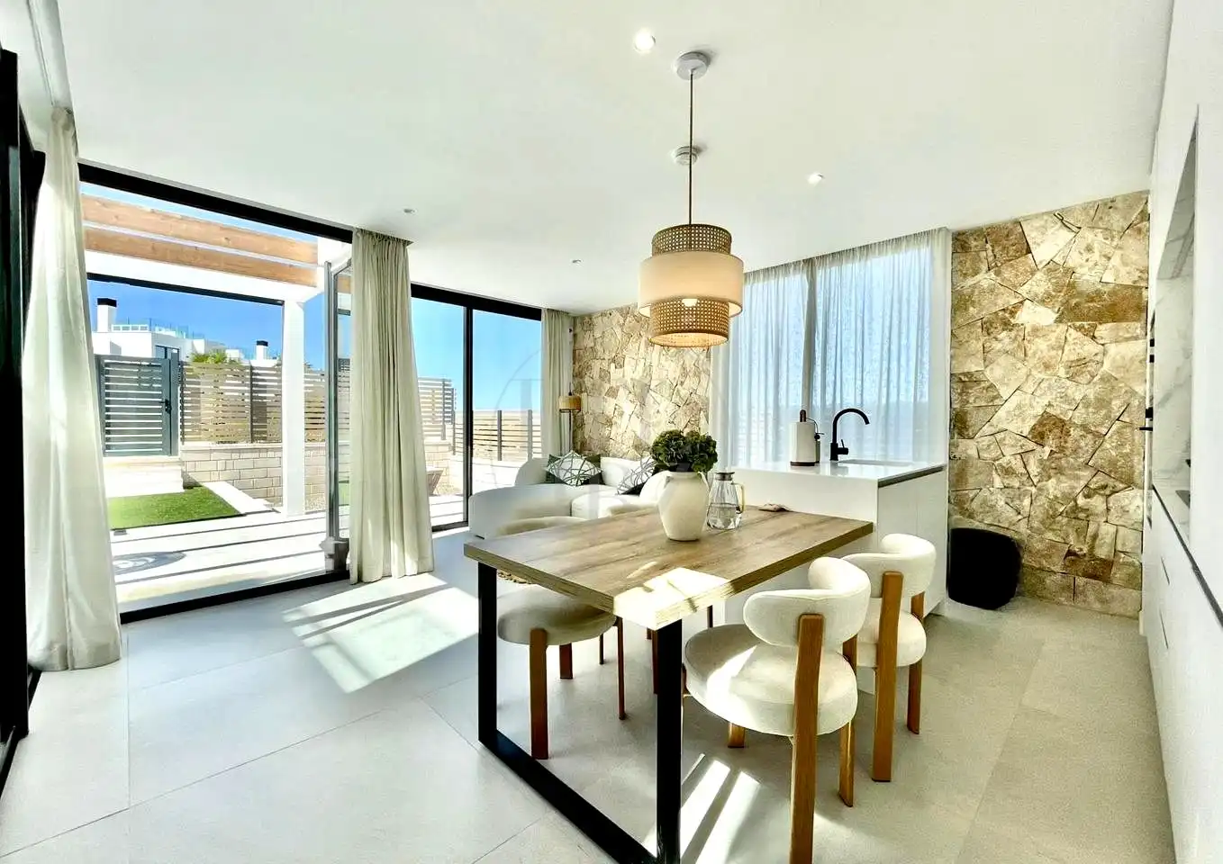 Esszimmer von Haus oder Chalet zur Miete in Sant Josep de sa Talaia mit Klimaanlage, Privatgarten und Terrasse