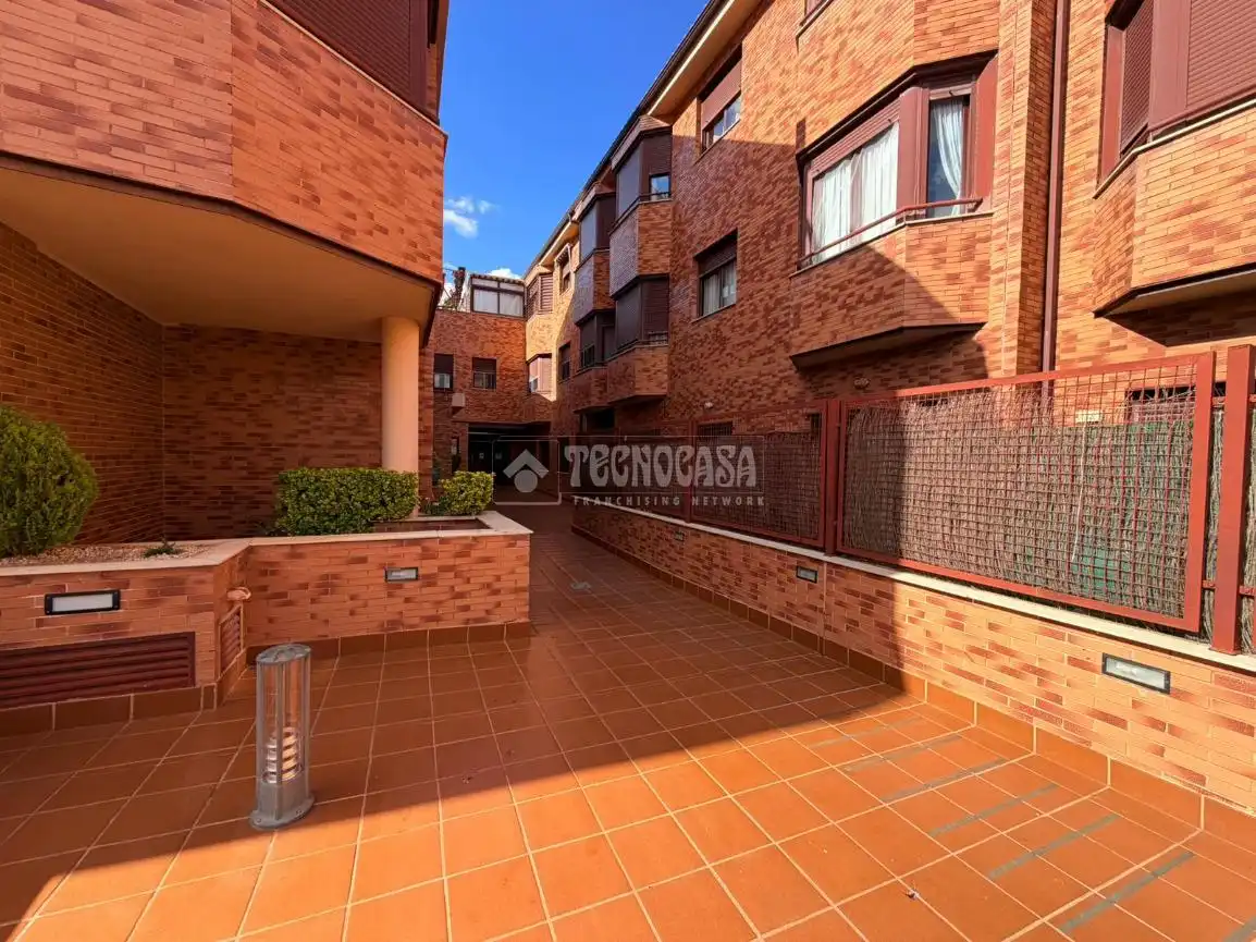 Vista exterior de Piso en venta en Valdepeñas con Aire acondicionado, Calefacción y Terraza