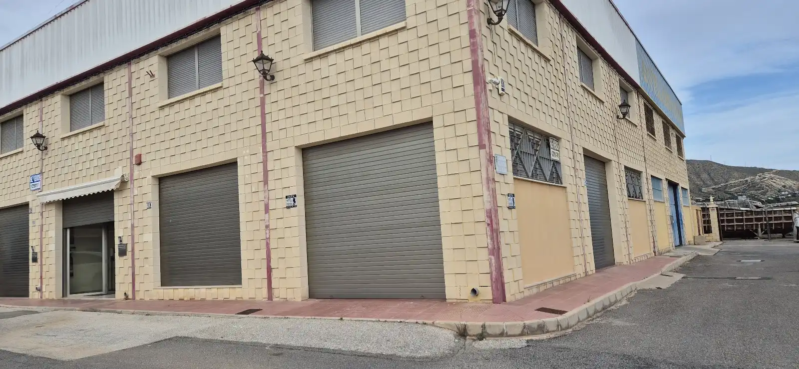 Vista exterior de Nave industrial en venta en El Campello con Calefacción