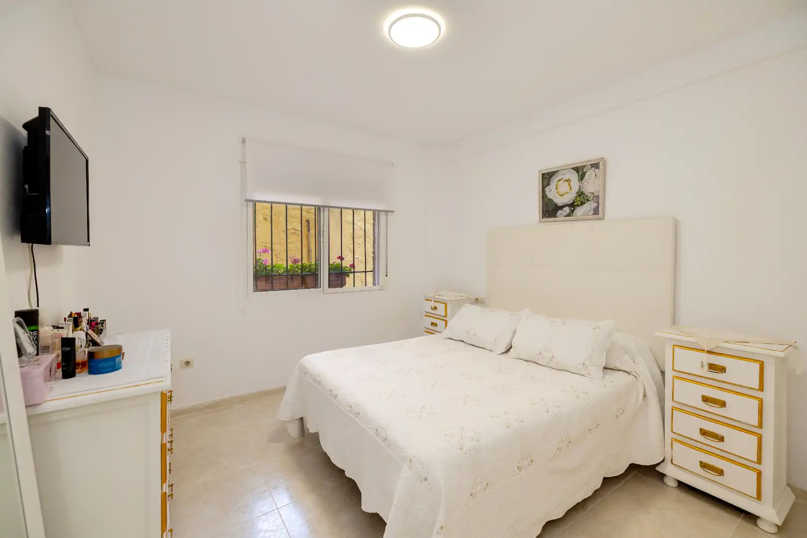 Habitación de Planta baja en venta en Marbella con Terraza y Piscina comunitaria