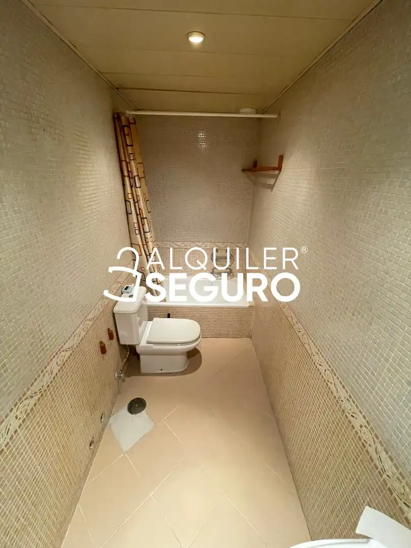 Bany de Pis de lloguer en Madrid amb Calefacció