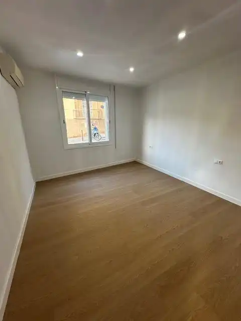 Schlafzimmer von Maisonette zum Verkauf in Badalona mit Klimaanlage und Parkett