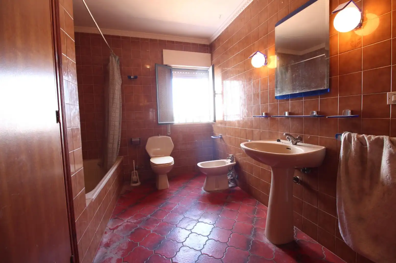 Bathroom of Houses for sale in Torremayor  with Parquet flooring, Terrace and Storage room