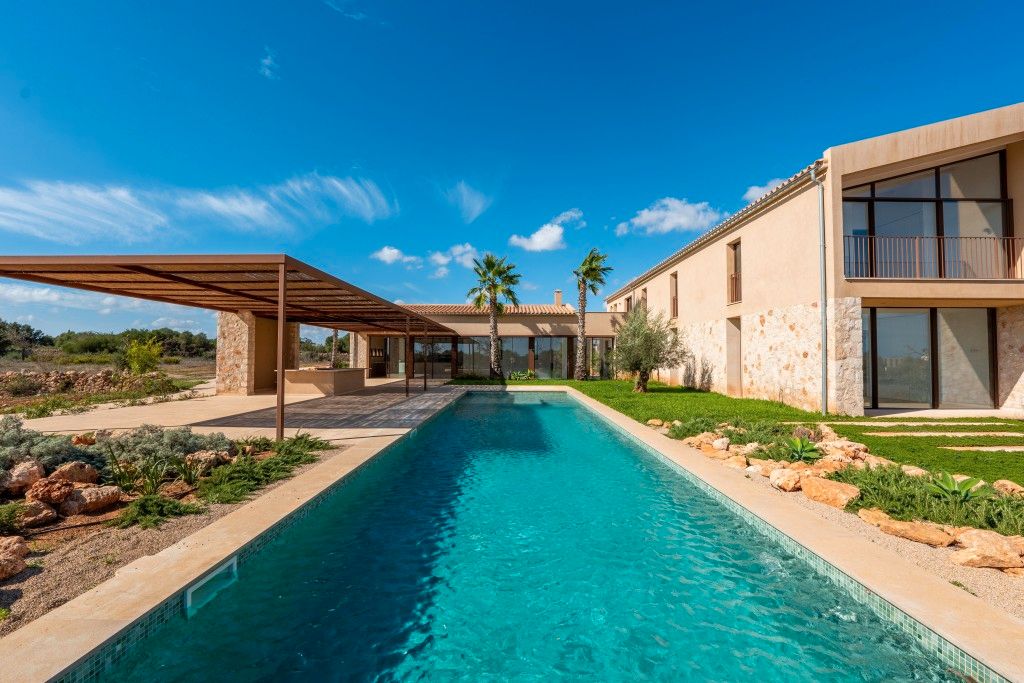 Swimming pool of Country house for sale in Ses Salines  with Air Conditioner, Heating and Private garden