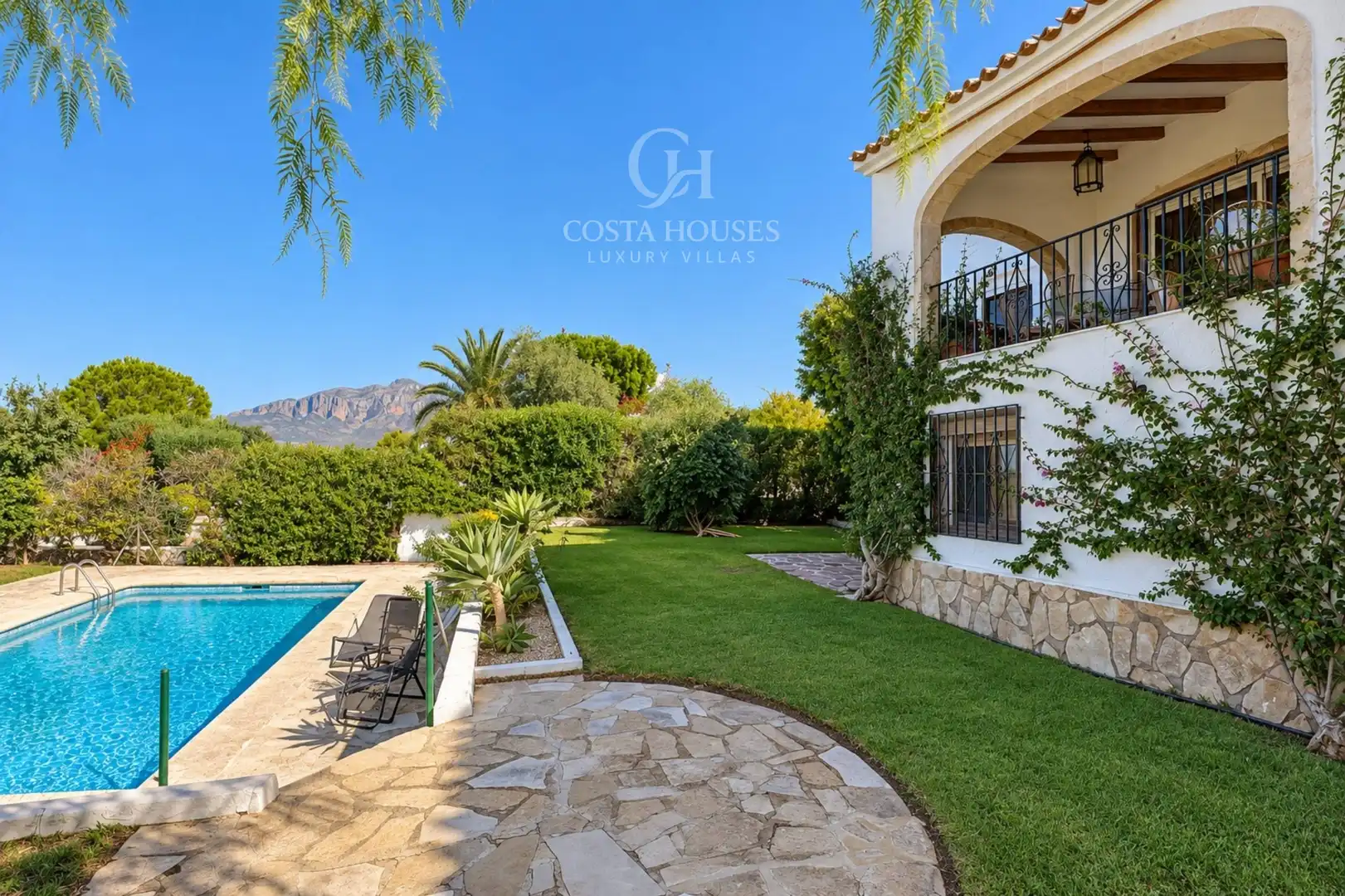 Vista exterior de Casa o chalet en venta en Partides comunes - Adsubia