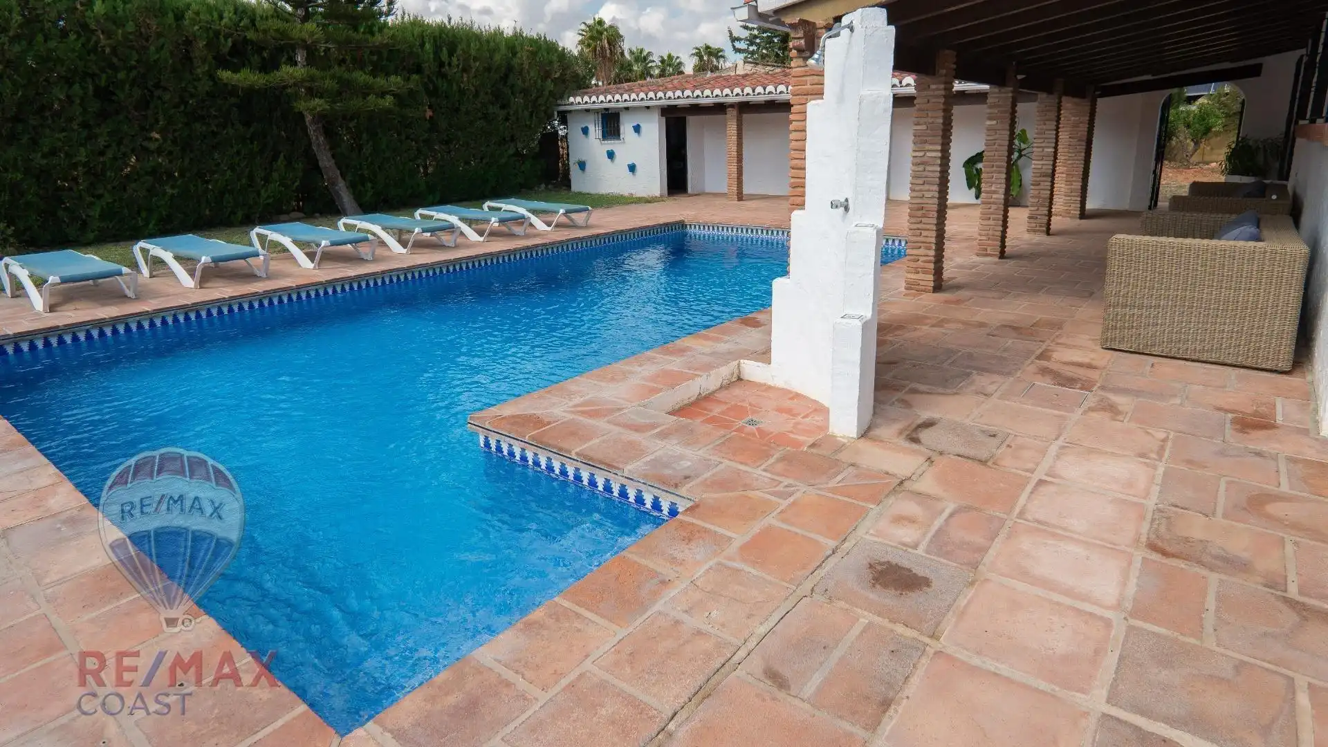 Piscina de Casa o xalet en venda en Alhaurín de la Torre amb Aire condicionat, Jardí privat i Terrassa