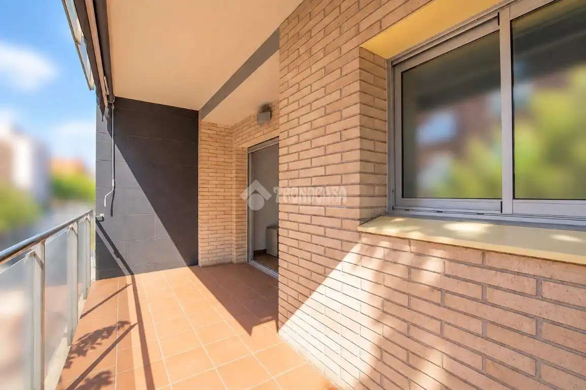 Piso con terraza en venta en Can Mas, imagen 2