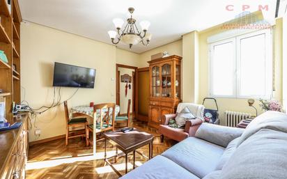 Living room of Flat for sale in  Madrid Capital  with Air Conditioner, Heating and Parquet flooring