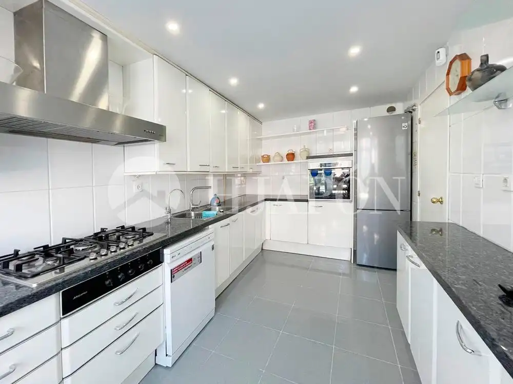 Cocina de Casa adosada en venta en El Masnou con Calefacción, Jardín privado y Terraza