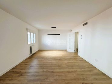 Flat with lift for sale in C. de María Moliner