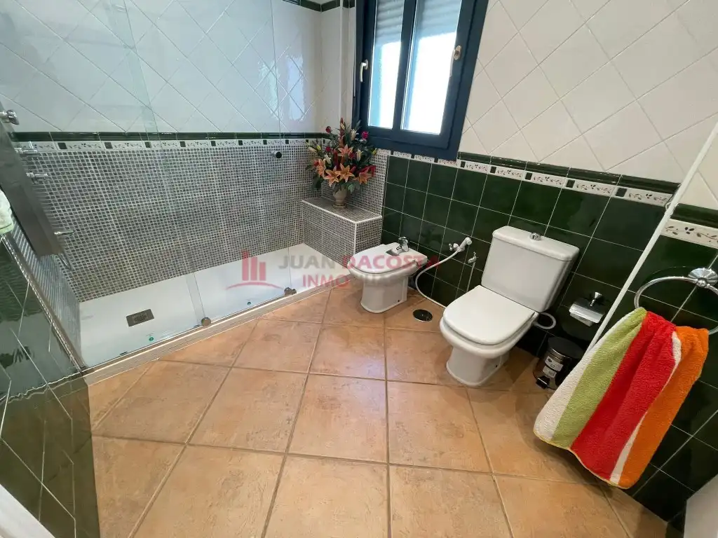 Bathroom of Detached homes for rent in Islantilla