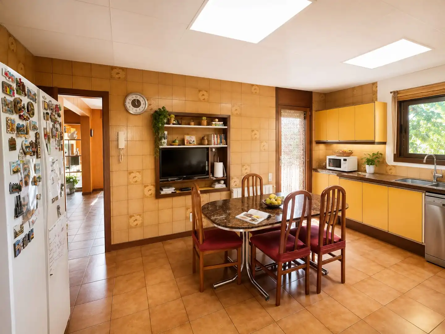 Cocina de Casa o chalet en venta en Badalona con Aire acondicionado, Calefacción y Jardín privado