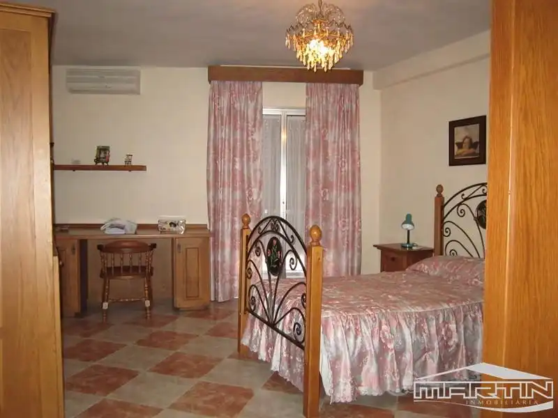 Dormitori de Casa o xalet en venda en Lucena amb Aire condicionat i Terrassa