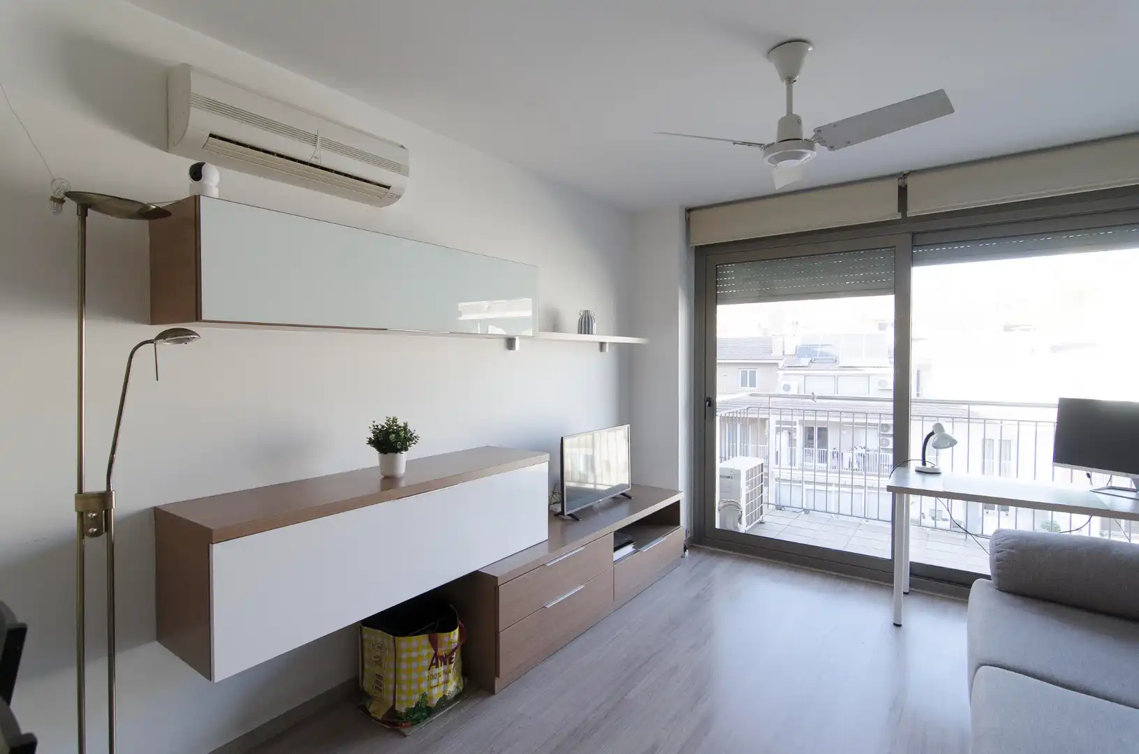 Living room of Flat for sale in Manresa  with Air Conditioner, Heating and Parquet flooring