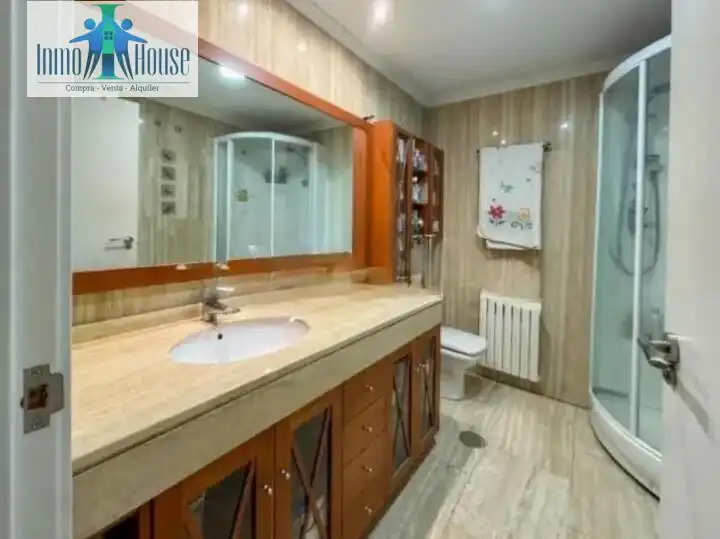 Bathroom of Flat for sale in Albacete  with Air Conditioner, Heating and Storage room