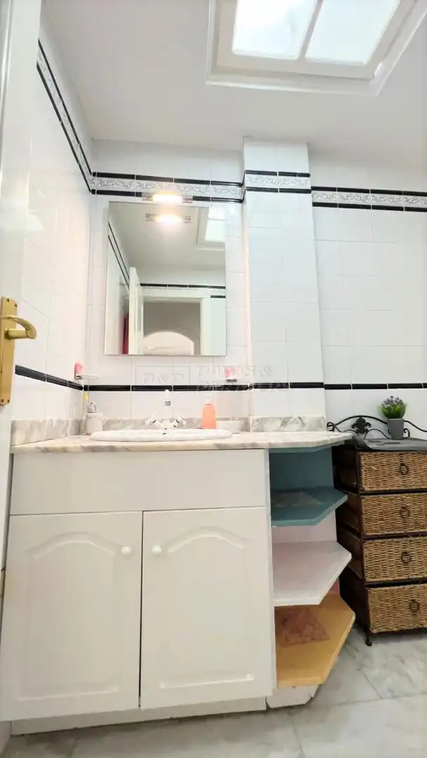 Bathroom of Flat for sale in Torrevieja  with Air Conditioner, Terrace and Furnished