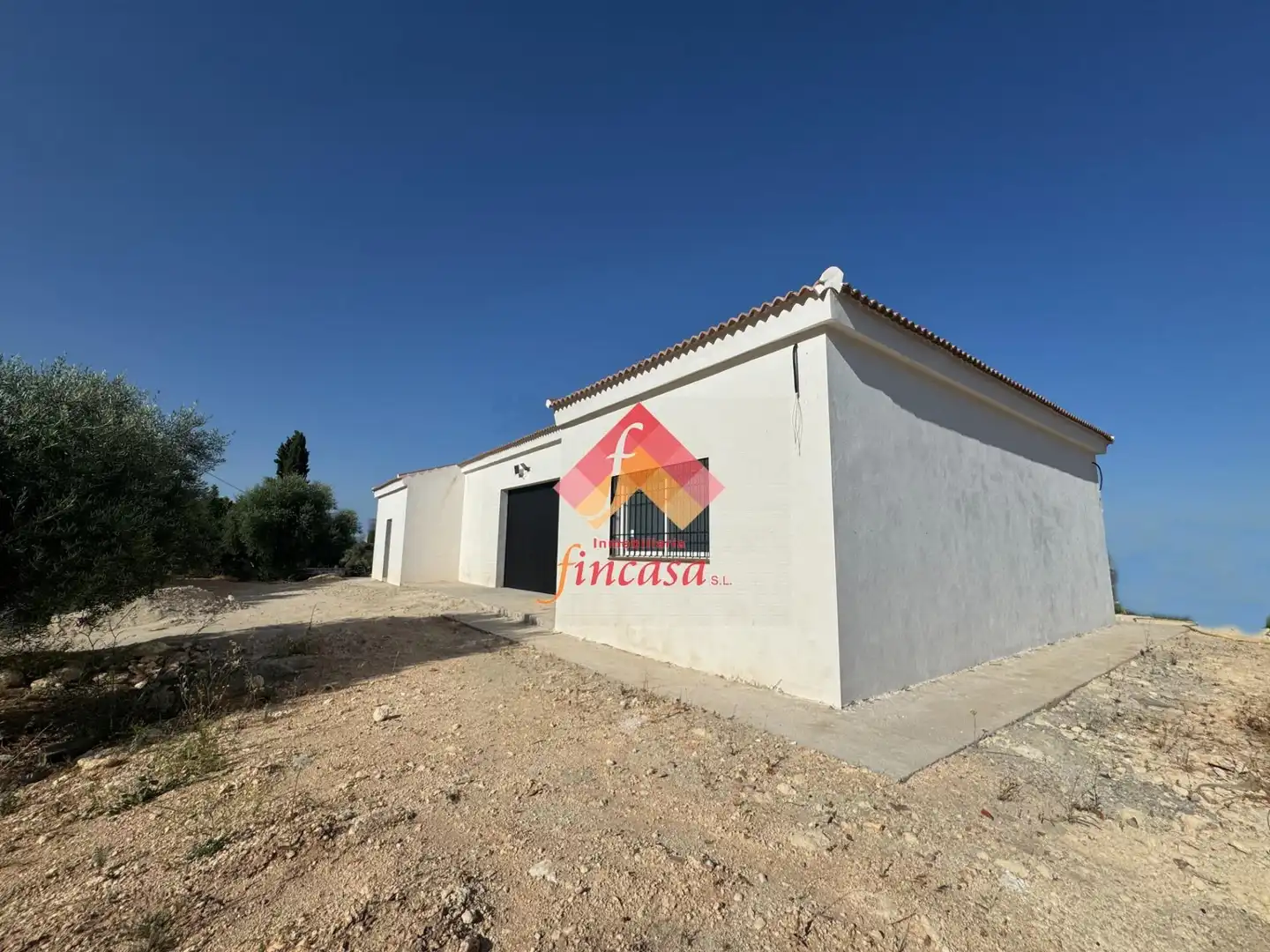 Außenansicht von Fabrikhallen zur Miete in Ronda