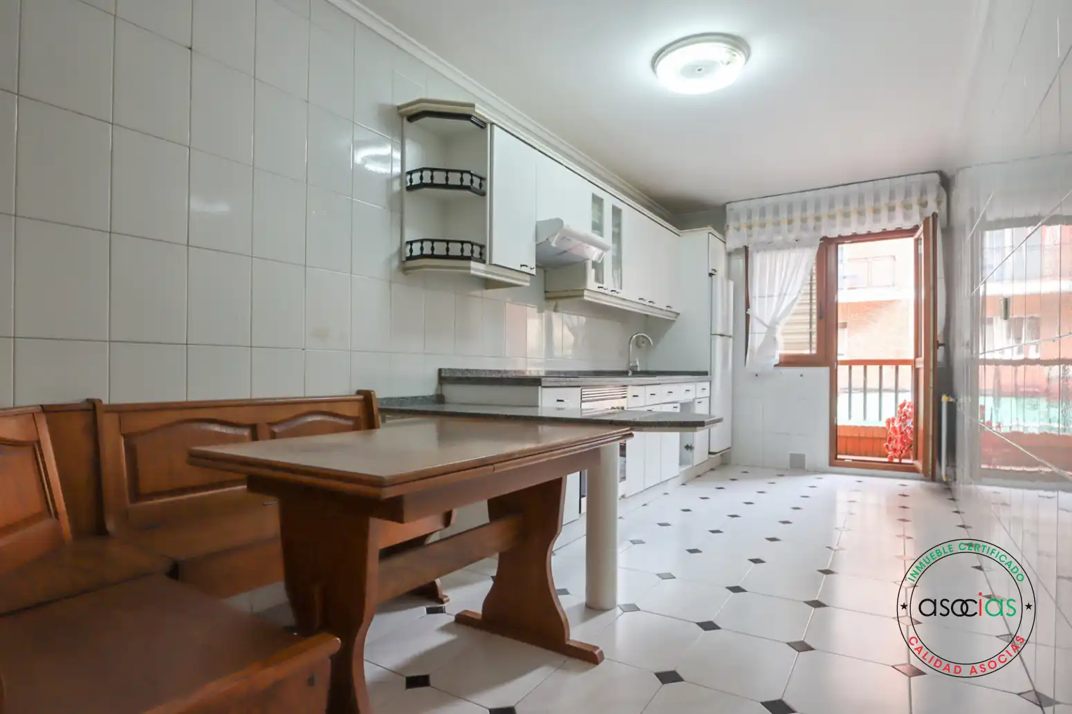 Cocina de Piso en venta en Oviedo  con Calefacción, Parquet y Terraza