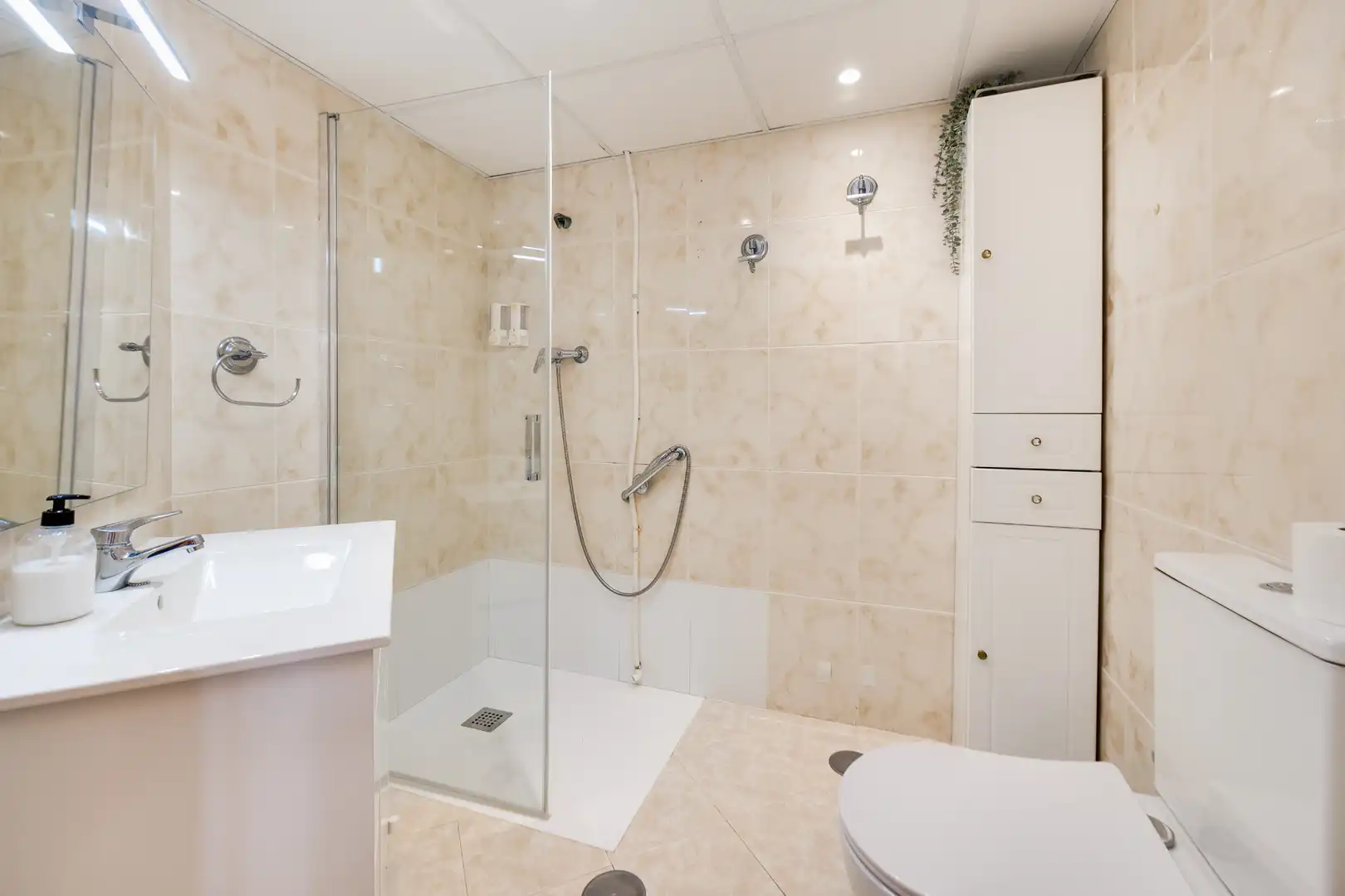 Baño de Piso en venta en El Campello con Aire acondicionado, Trastero y Piscina comunitaria
