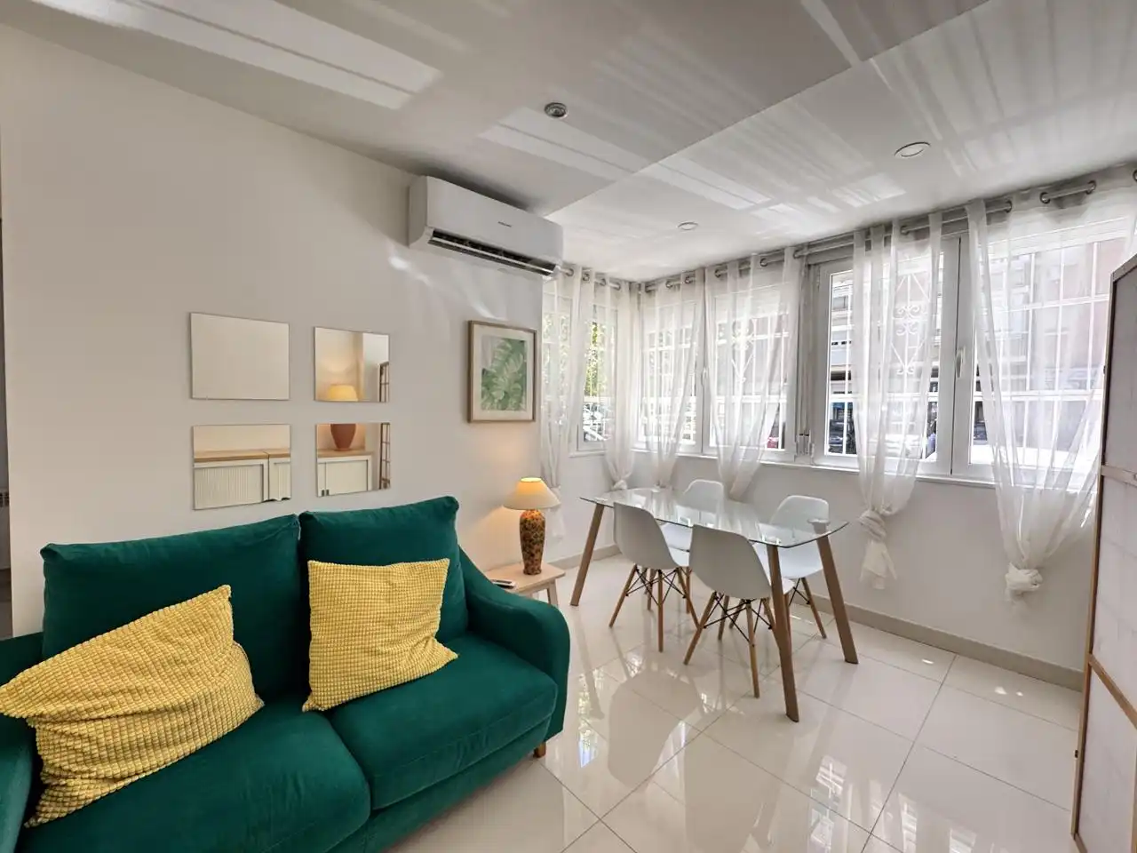 Sala de estar de Apartamento de alquiler en Madrid con Aire acondicionado, Calefacción y Amueblado