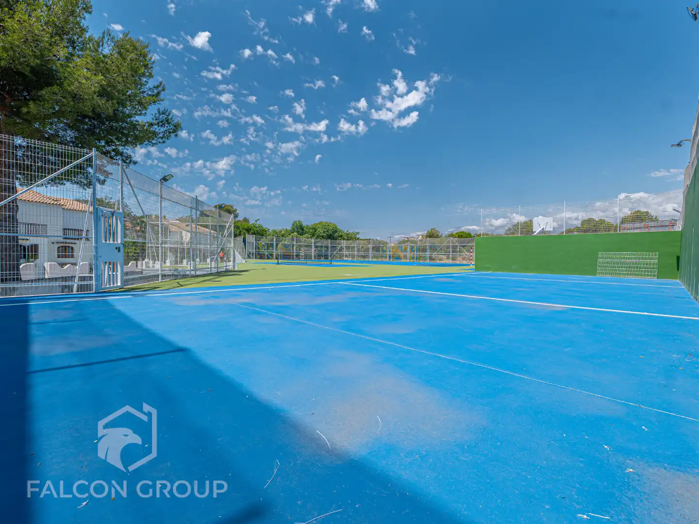 Vista exterior de Casa o xalet en venda en Calafell amb Jardí privat, Balcó i Piscina comunitària