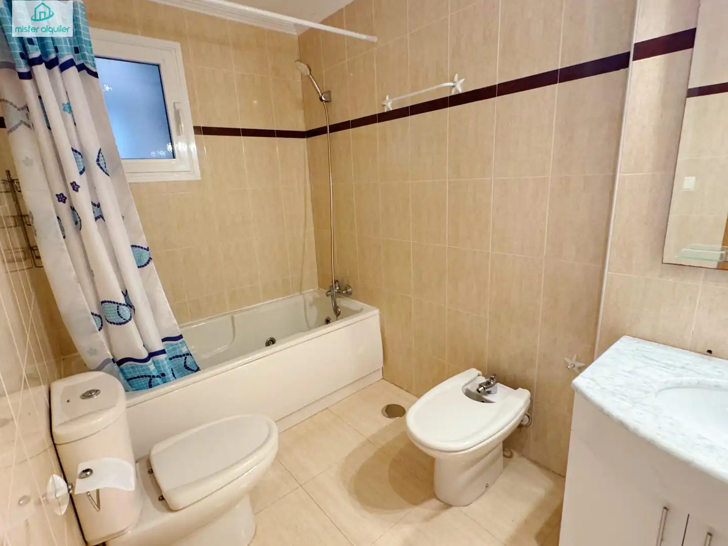Baño de Apartamento de alquiler en El Campello con Aire acondicionado, Jardín privado y Terraza