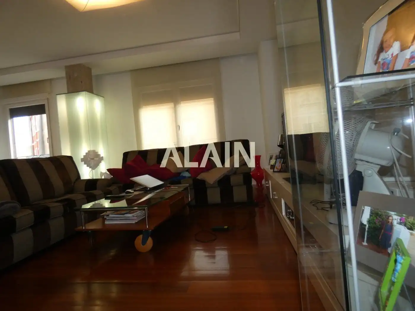 Sala d'estar de Pis en venda en Valencia amb Aire condicionat, Parquet i Balcó