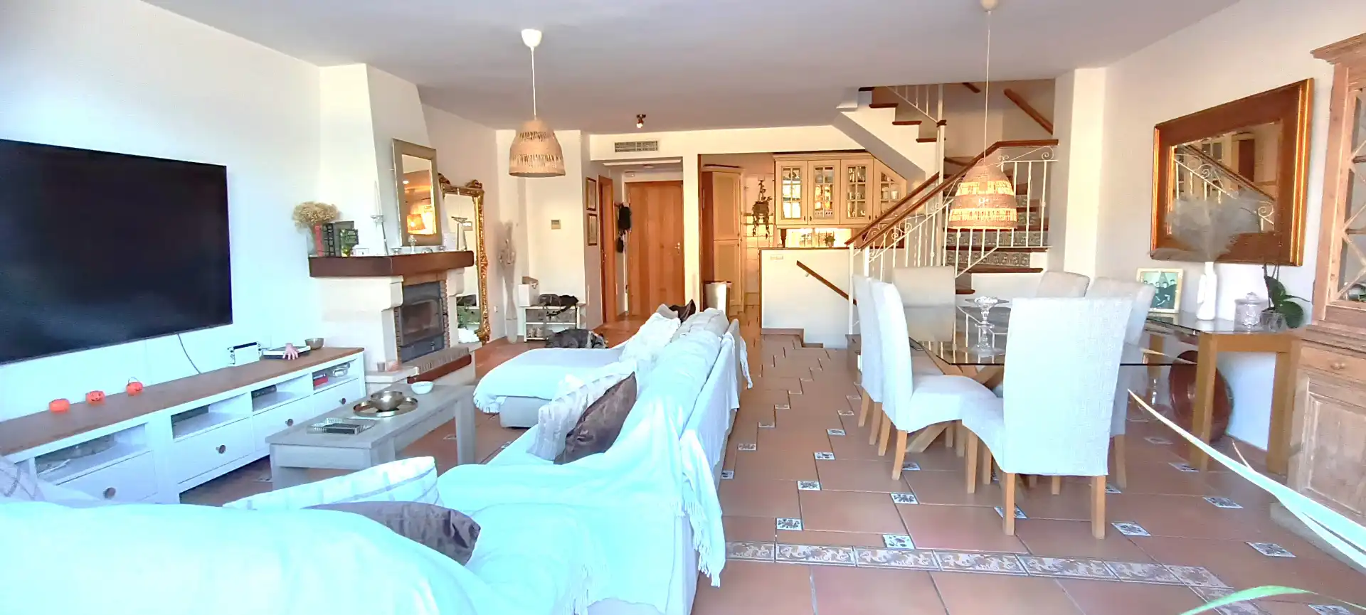 Living room of Detached homes for sale in Estepona  with Air Conditioner, Heating and Private garden