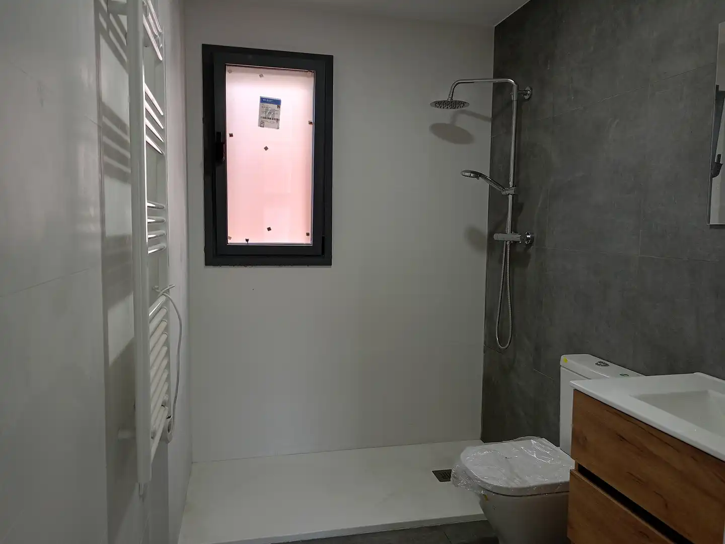 Bathroom of Flat for sale in Parets del Vallès  with Air Conditioner, Heating and Oven