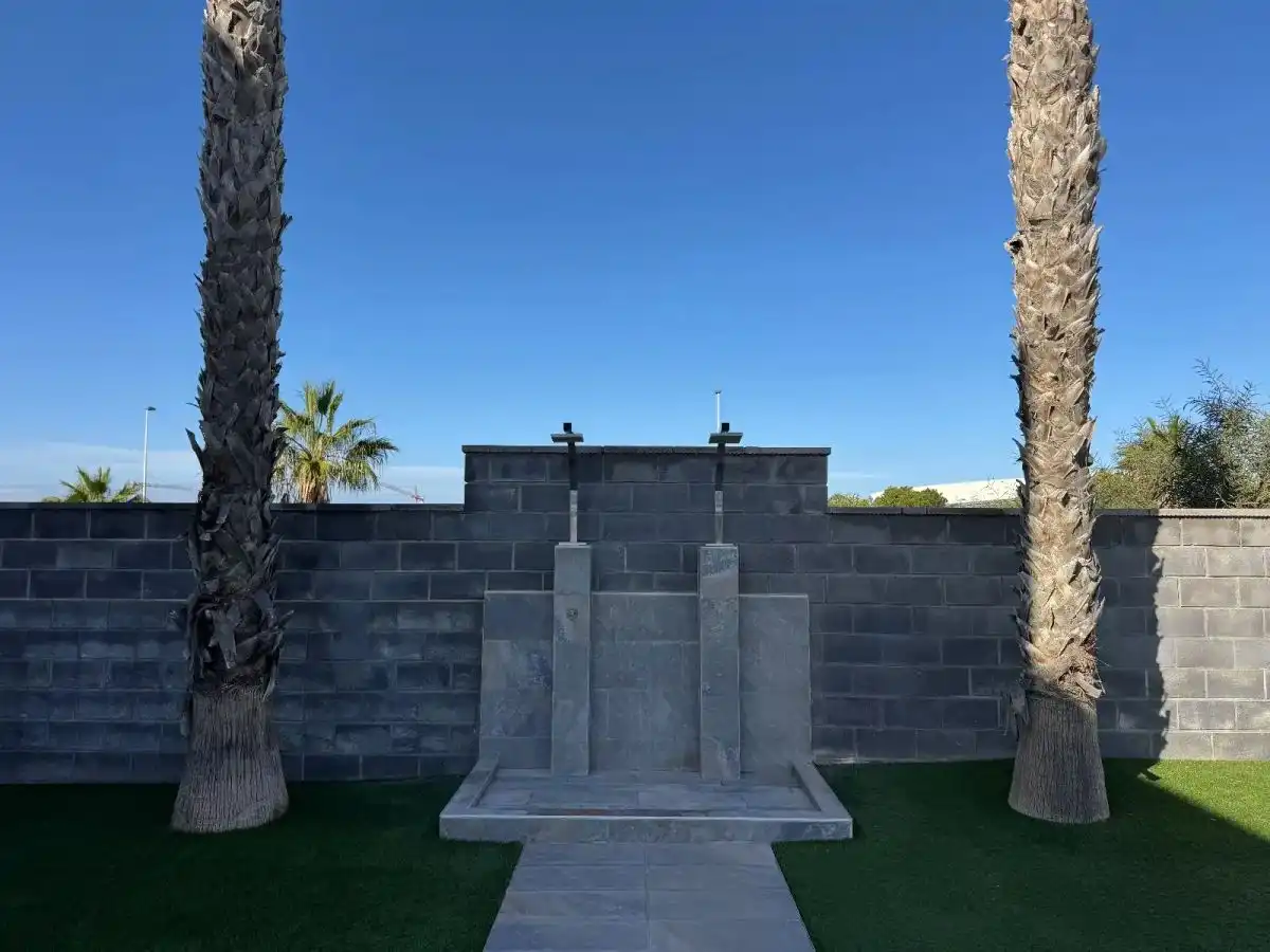 Vista exterior de Casa adosada en venta en Torrevieja con Aire acondicionado, Jardín privado y Amueblado
