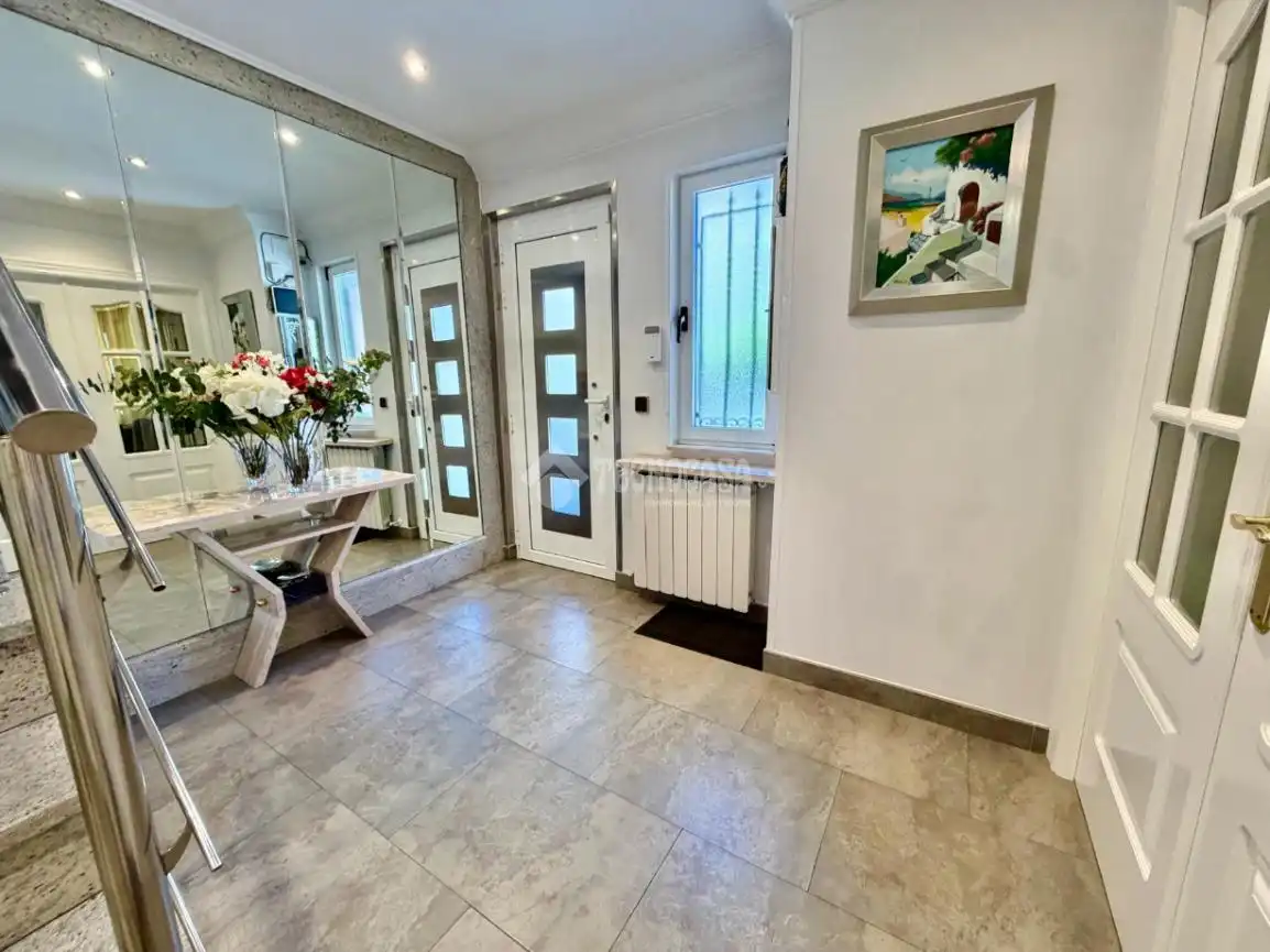 Casa adosada en venta en León Capital  con Parquet, Terraza y Amueblado