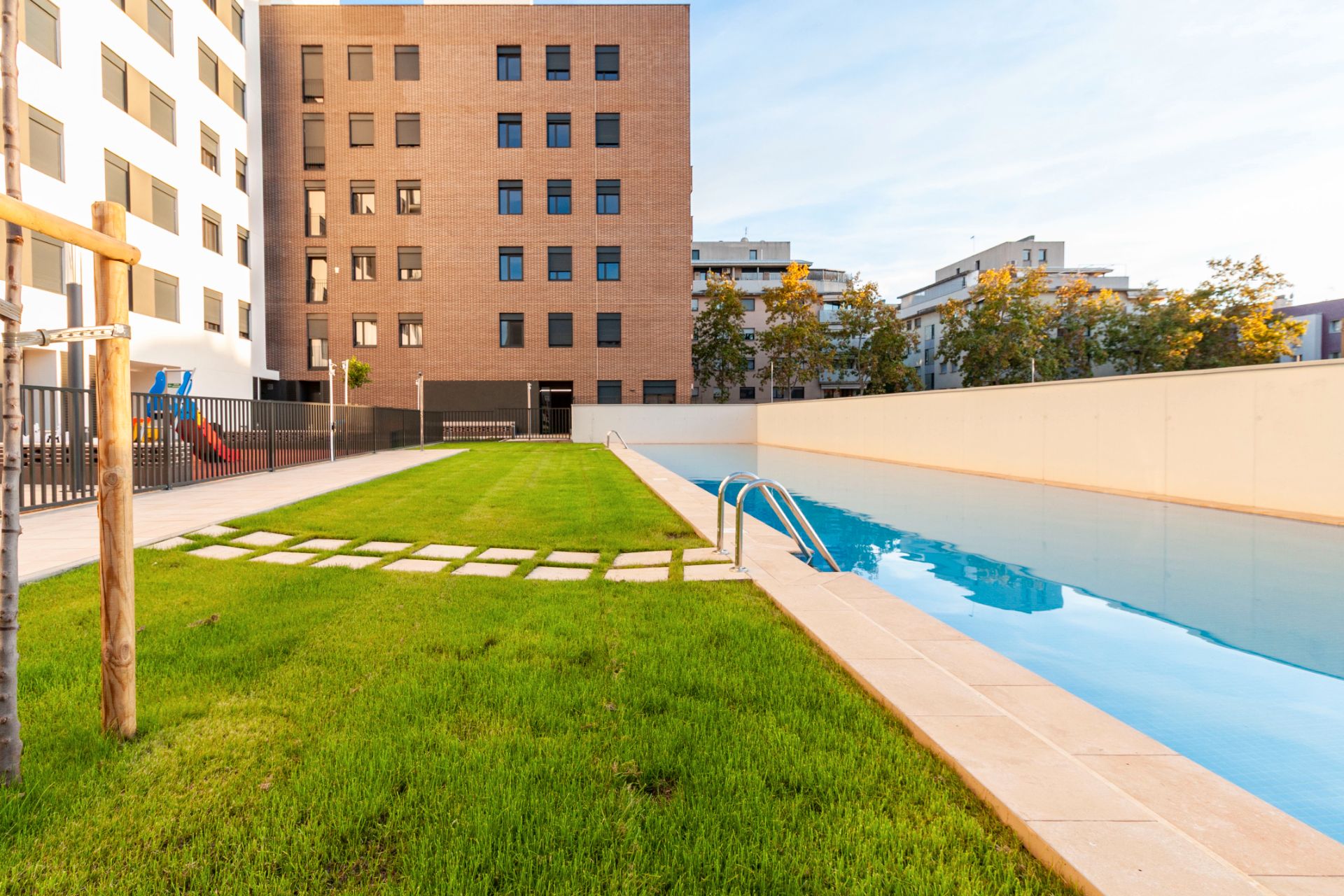 Swimming pool of Flat for sale in Sabadell  with Air Conditioner, Heating and Parquet flooring
